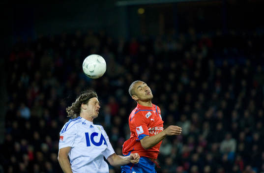 Henrik Larsson och Mattias Bjärsmyr, nickduell