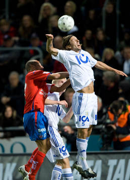 Gustaf Svensson når högre än Henrik Larsson. Nick