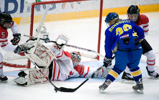 Danijela Rundqvist, Sverige mot Kim St-Pierre, Målvakt