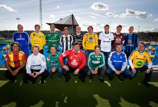 Stående bak fr.v: Sören Åkeby, GIF Sundsvall, Thomas