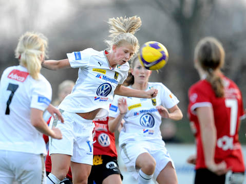 Sofia Jakobsson, Umeå, nickar  första målet