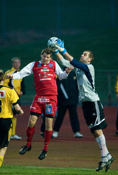 Joel Ringström, målvakt, Hässleholm, plockar bollen