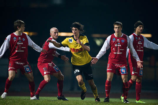 Filip Thurn mot fyra motståndare