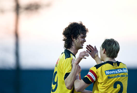 Filip Thurn grattas av Bobby Alm Nilsson