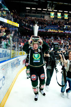 Jörgen Jönsson, Färjestad jubel med pokalen, SM-guld.