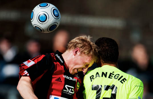 Richard Henriksson, Brommapojkarna, i en nickduell mot