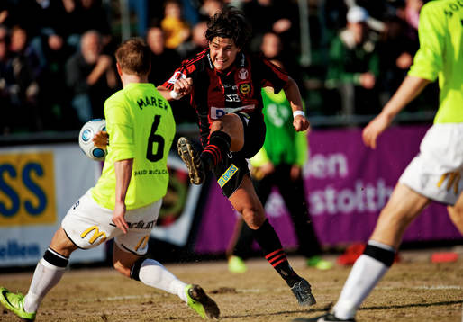 Miiko Albornoz, Brommapojkarna, skjuter mot mål