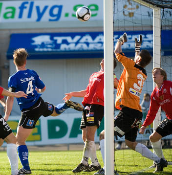 Jättechans i slutsekunderna, Tommy Jönsson nickar och