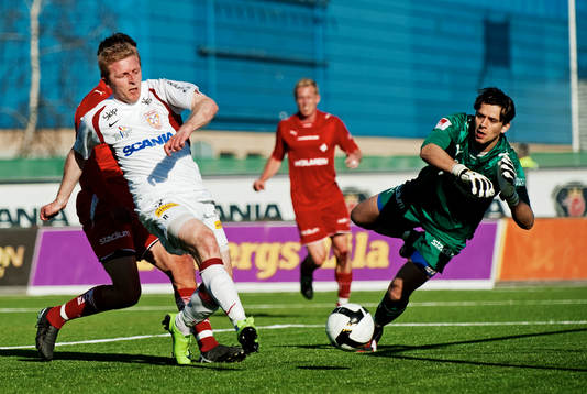 Xhevdet Llumnica, Assyriska, gör 2-0 bakom Nuredin Bakiu,