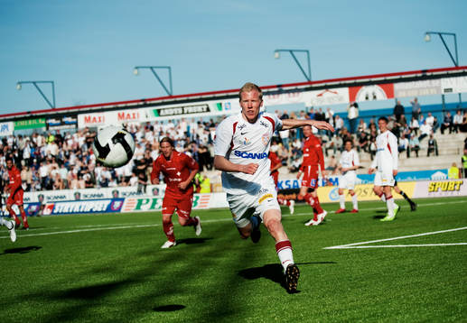 Fredrik Samuelsson, Assyriska, jagar bollen