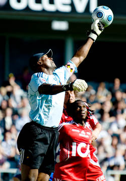 Pa Dembo Touray, målvakt, Djurgården, utboxning
