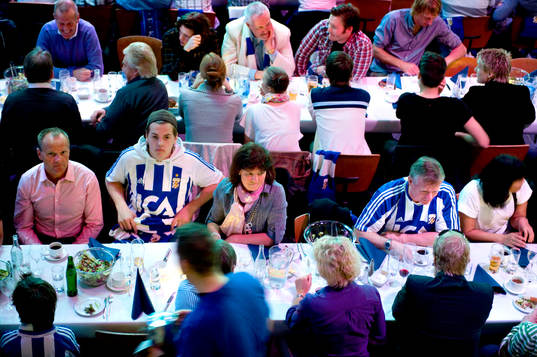 Restaurang Trädgårn, IFK bjuder in folk att äta innan