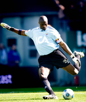 Pa Dembo Touray, målvakt