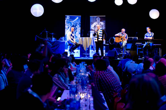 Restaurang Trädgårn, IFK bjuder in folk att äta innan