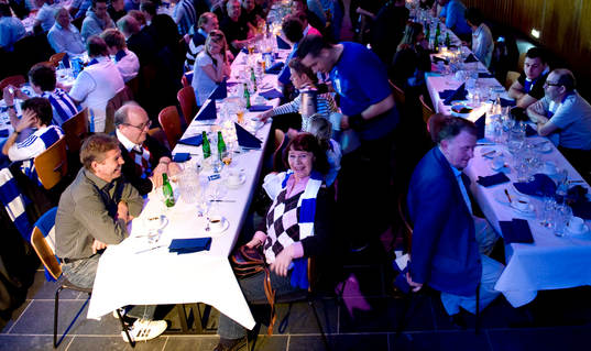 Restaurang Trädgårn, IFK bjuder in folk att äta innan