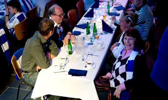Restaurang Trädgårn, IFK bjuder in folk att äta innan