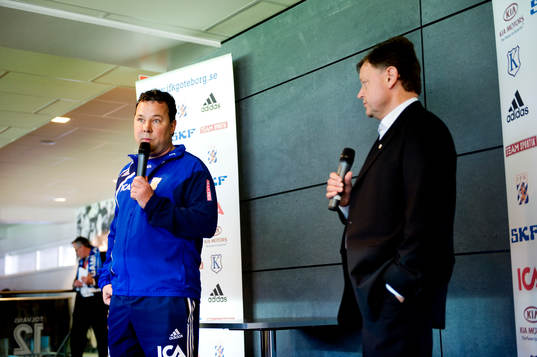 Loge för sponsorer, tränare Stefan Rehn intervjuvas