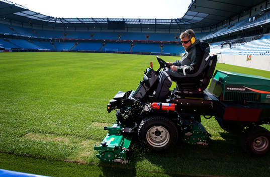 Fotboll, Pressvisning på Swedbank Stadion, Arena. Gräset
