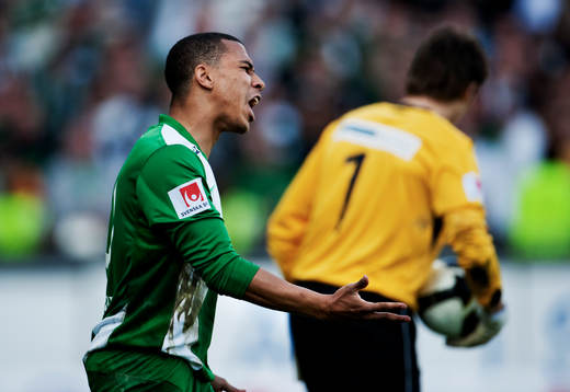 Charlie Davies, Hammarby, skäller på domaren