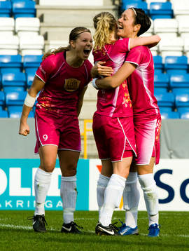 Pavlina Scasna, Frida Nordin och Therese Sjögran, jubel,