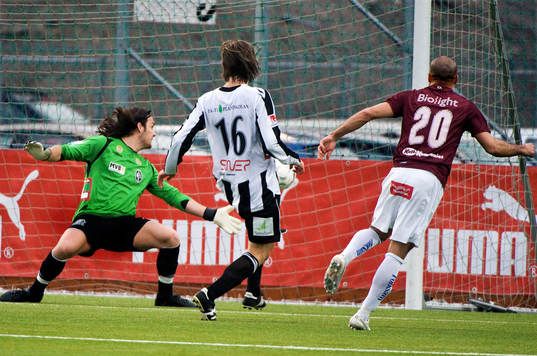 Arash Bayat, Qviding, gör 2-1. Ivo Pekalski, Peter