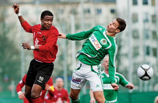 Kennedy Igboananike, Vasalund, vinner en nickduell med