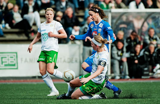 Kosovare Asllani, Linköping, stoppas av Karin Lissel,