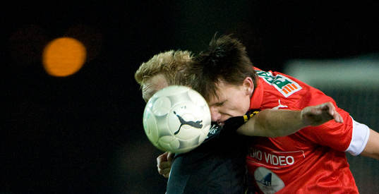 Marcus Lindberg trycker till Mikael Thorstensson