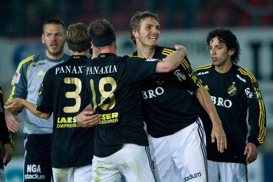 AIK jubel, Jos Hooiveld kramar lagkompisarna