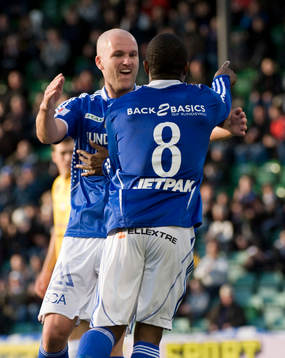 Robert Mambo Mumba, jubel med Jonas Wallerstedt