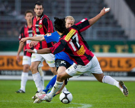 Andreas Johansson bjuder upp Sinan Ayranci till dans