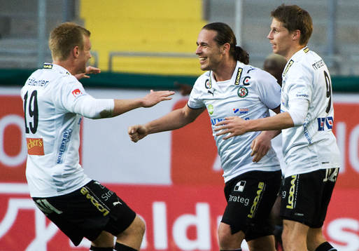 Örebro gör 1-0. Jubel. Michael Almebäck, Nordin Gerzicv,