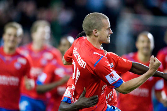 1-0 Christoffer Andersson har skruvat in en hörna och