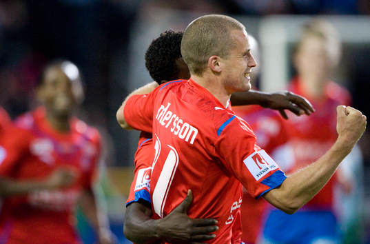 1-0 Christoffer Andersson har skruvat in en hörna och