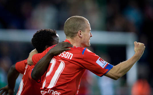 1-0 Christoffer Andersson har skruvat in en hörna och