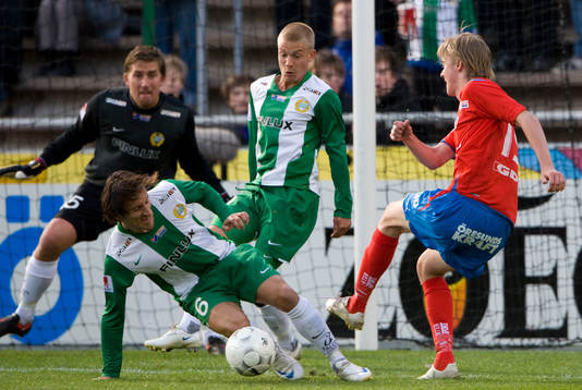 Louay Chanko täcker skott från Rasmus Jönsson