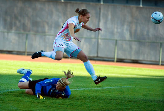 Manon Melis, Ldb gör 2-0 bakom Stephanie Labbé, målvakt