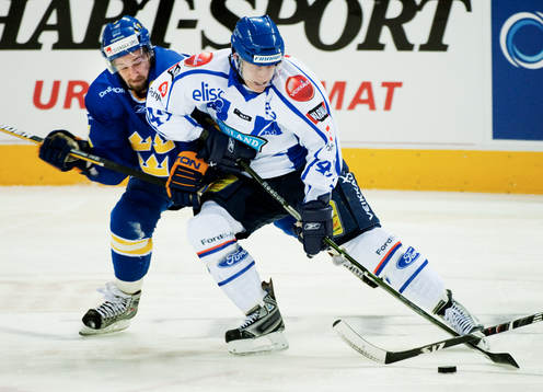 Robin Jonsson, Sverige, jagar Toni Kähkönen, Finland