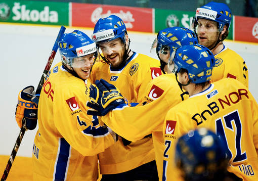 Niklas Persson, Sverige, gratuleras