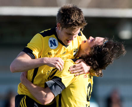 2-0, Simon Larsson som tackar Filip Thurn för passningen