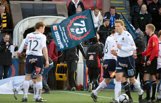 Spelarentré, utgångsmarch, flagga, fanbärare,