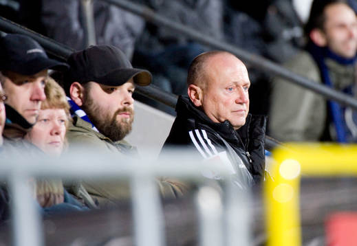 Sören Åkeby, Tränare, blir uppskickad på läktaren