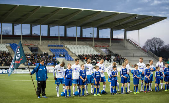 Stryktipset 75 år, flagga, fanbärare, laguppställning,