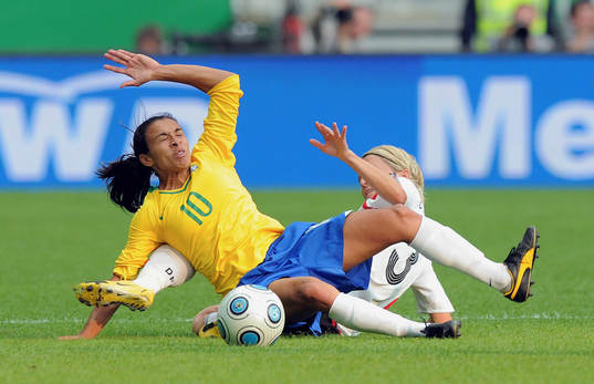 Marta, Brasilien, tackling