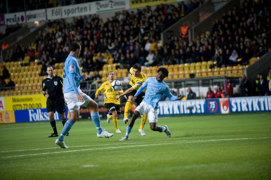 Denni Avdic, Elfsborg skjuter förbi Jimmy Dixon, Malmö