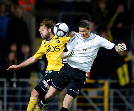 Jonas Sandqvist, målvakt, Malmö, nickduell med Mathias