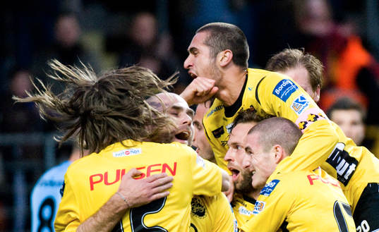 1-0 Mathias Florén och hela Elfsborg vill gratta. Jubel,
