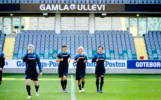Damerna joggar på Gamla Ullevi