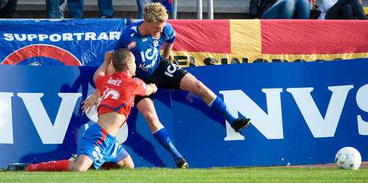 Marcus Lantz trycker till Christian Järdler