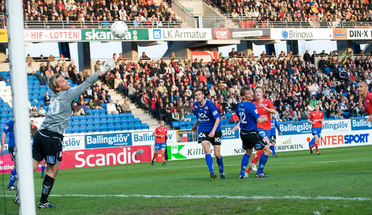 Rasmus Jönsson skott räddas av  Magnus Bahne